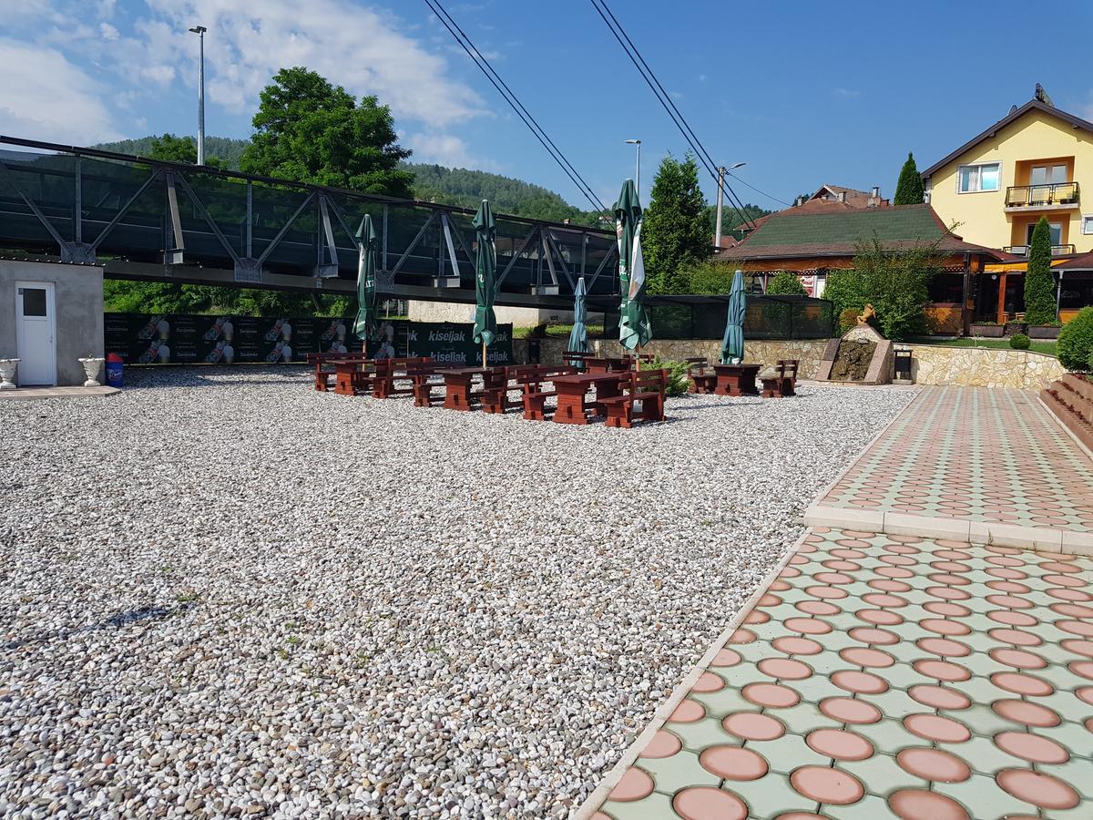 Hotel Pansion Baša à Ustikolina Extérieur photo