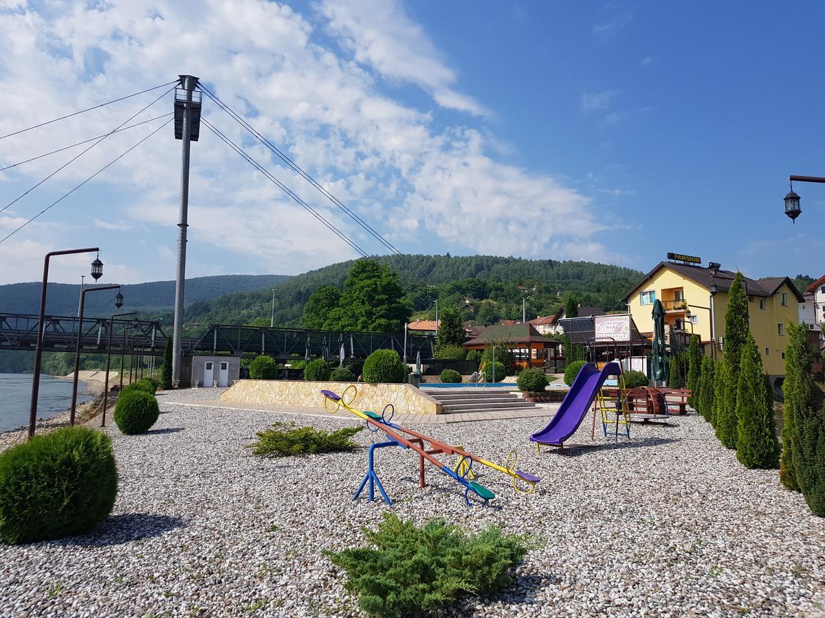 Hotel Pansion Baša à Ustikolina Extérieur photo